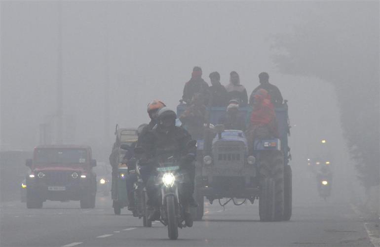 Punjab Weather: ਪੰਜਾਬ 'ਚ ਚਾਰ ਦਿਨ ਸੰਘਣੀ ਧੁੰਦ ਦਾ ਅਲਰਟ, ਹਾਦਸਿਆਂ ਦਾ ਖਤਰਾ, ਪਟਿਆਲਾ ਤੇ ਲੁਧਿਆਣਾ 'ਚ ਡਿੱਗਿਆ ਤਾਪਮਾਨ