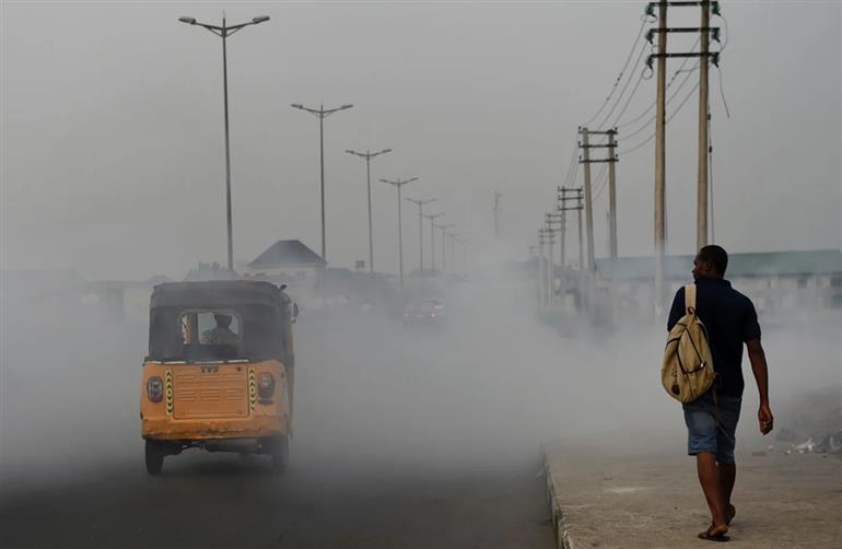 Delhi Pollution: ਦਿੱਲੀ ਦੀ ਹਵਾ 'ਚ ਸਾਹ ਲੈਣਾ 50 ਸਿਗਰਟਾਂ ਪੀਣ ਦੇ ਬਰਾਬਰ, ਬਾਹਰ ਨਿਕਲਦੇ ਸਮੇਂ ਇਨ੍ਹਾਂ ਗੱਲਾਂ ਦਾ ਰੱਖੋ ਧਿਆਨ